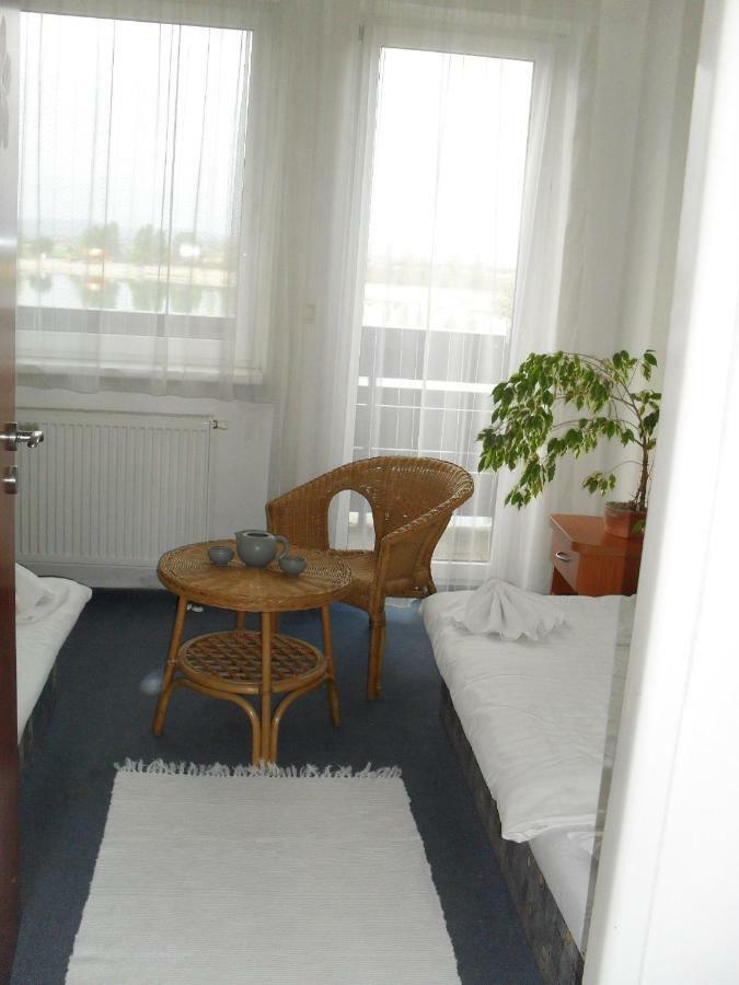 Hotel Fortuna Senec Rum bild